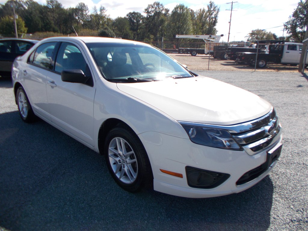 2012 Ford Fusion S's photo